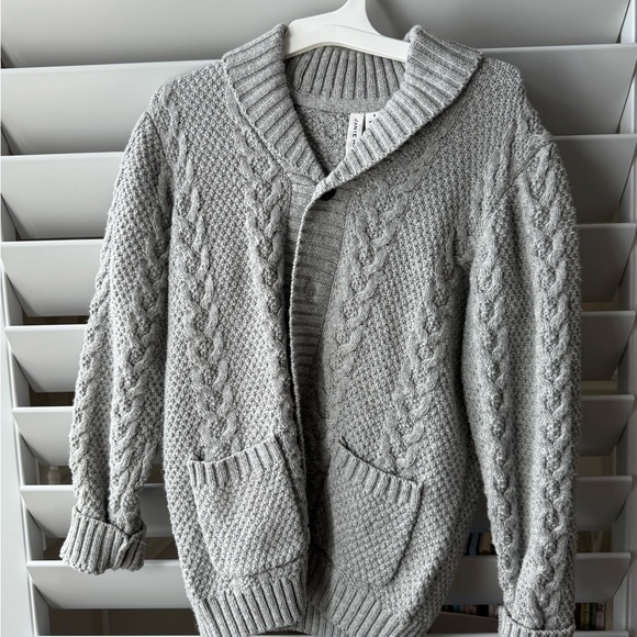 Assorted Sweaters and Jackets Collection - Picture 5 of 14